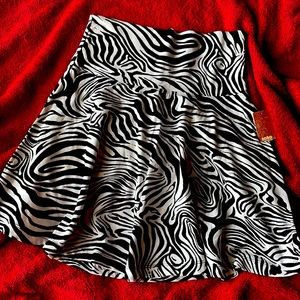 Skirt w/Squiggly Lines